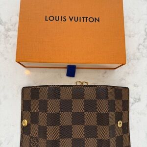 (90%New)Louis Vuitton Brown and Tan Key Holder